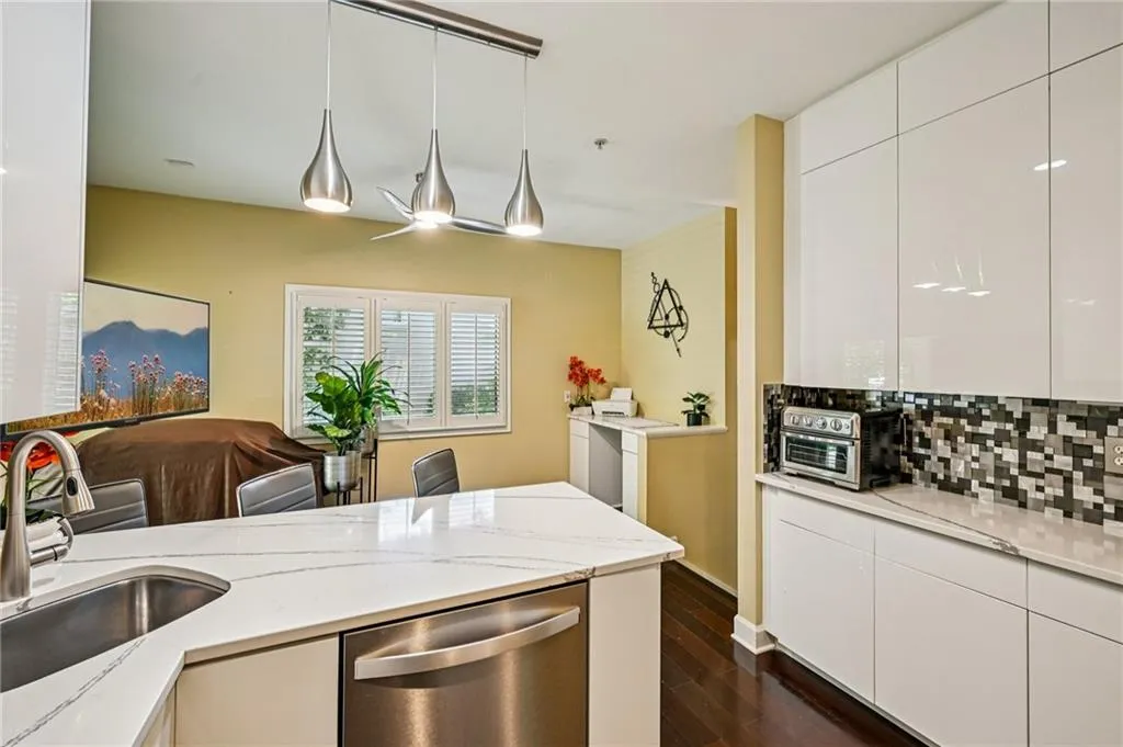 3192 Paces Mill Road Se Unit 1, Atlanta, Georgia 30339, 3 Bedrooms Bedrooms, ,3 BathroomsBathrooms,Residential,For Sale,3192 Paces Mill Road Se Unit 1,7608913