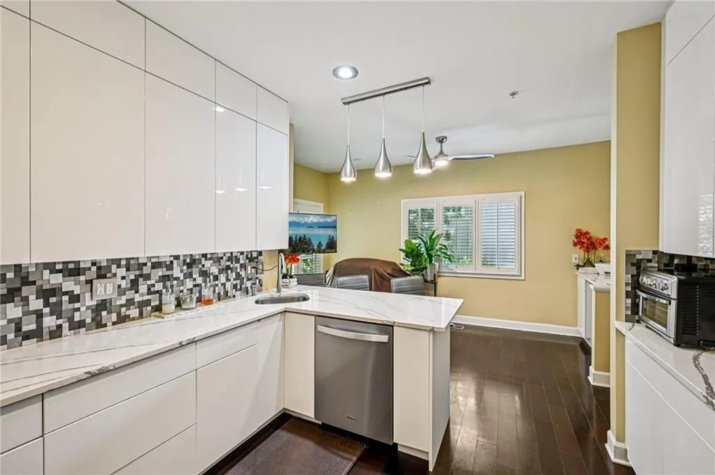 3192 Paces Mill Road Se Unit 1, Atlanta, Georgia 30339, 3 Bedrooms Bedrooms, ,3 BathroomsBathrooms,Residential,For Sale,3192 Paces Mill Road Se Unit 1,7608913