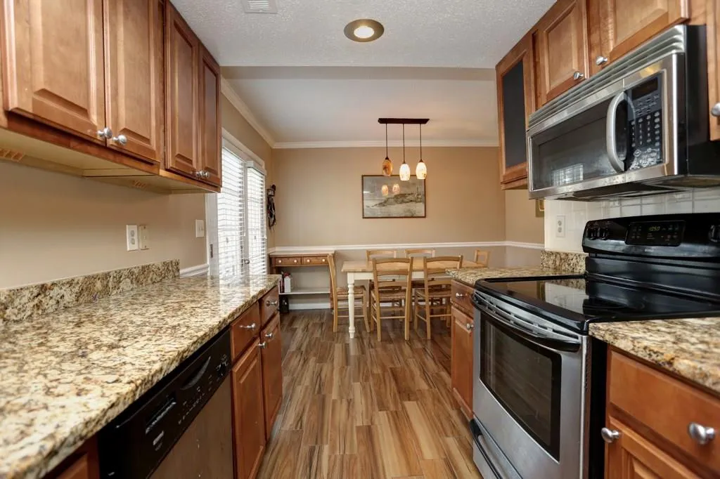 6900 Roswell Road Unit C1, Atlanta, Georgia 30328, 2 Bedrooms Bedrooms, ,2 BathroomsBathrooms,Residential,Sold,6900 Roswell Road Unit C1,5840573