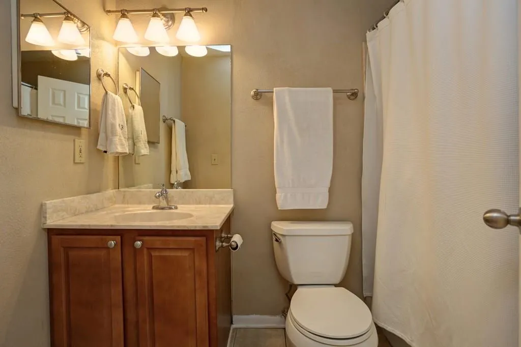 6900 Roswell Road Unit C1, Atlanta, Georgia 30328, 2 Bedrooms Bedrooms, ,2 BathroomsBathrooms,Residential,Sold,6900 Roswell Road Unit C1,5840573