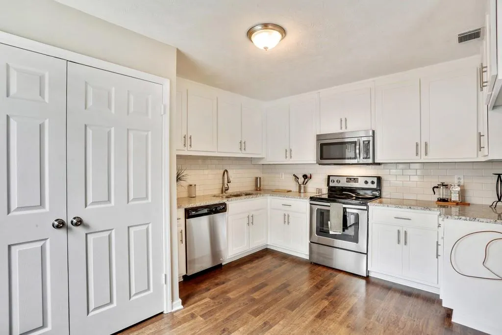 310 Winding River Drive Unit C, Sandy Springs, Georgia 30350, 3 Bedrooms Bedrooms, ,2 BathroomsBathrooms,Residential,Sold,310 Winding River Drive Unit C,5739129