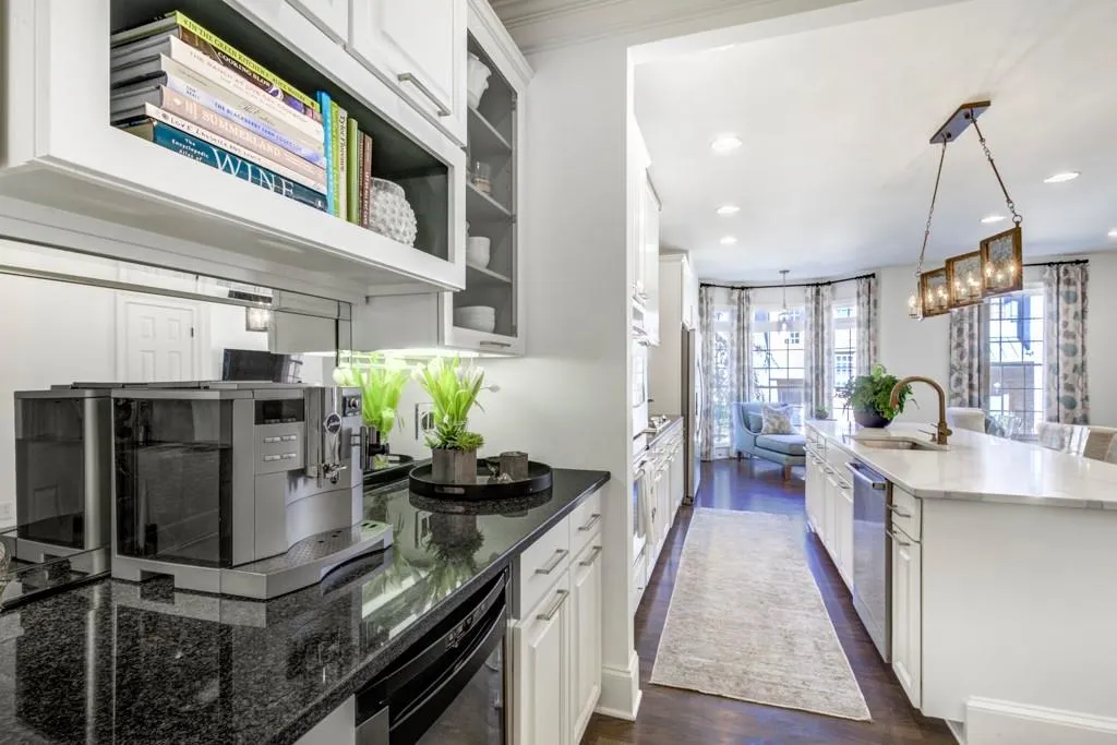 191 Mystic Court, Atlanta, Georgia 30342, 4 Bedrooms Bedrooms, ,3 BathroomsBathrooms,Residential,Sold,191 Mystic Court,7145562