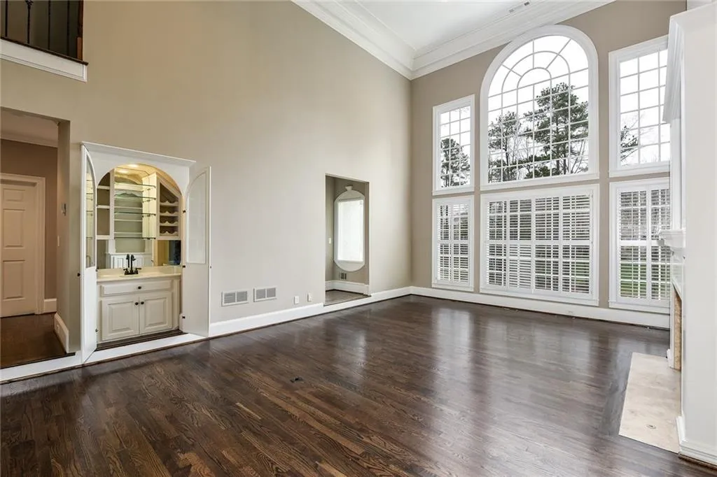 130 Grogans Lake Drive, Sandy Springs, Georgia 30350, 6 Bedrooms Bedrooms, ,5 BathroomsBathrooms,Residential,Sold,130 Grogans Lake Drive,5641706