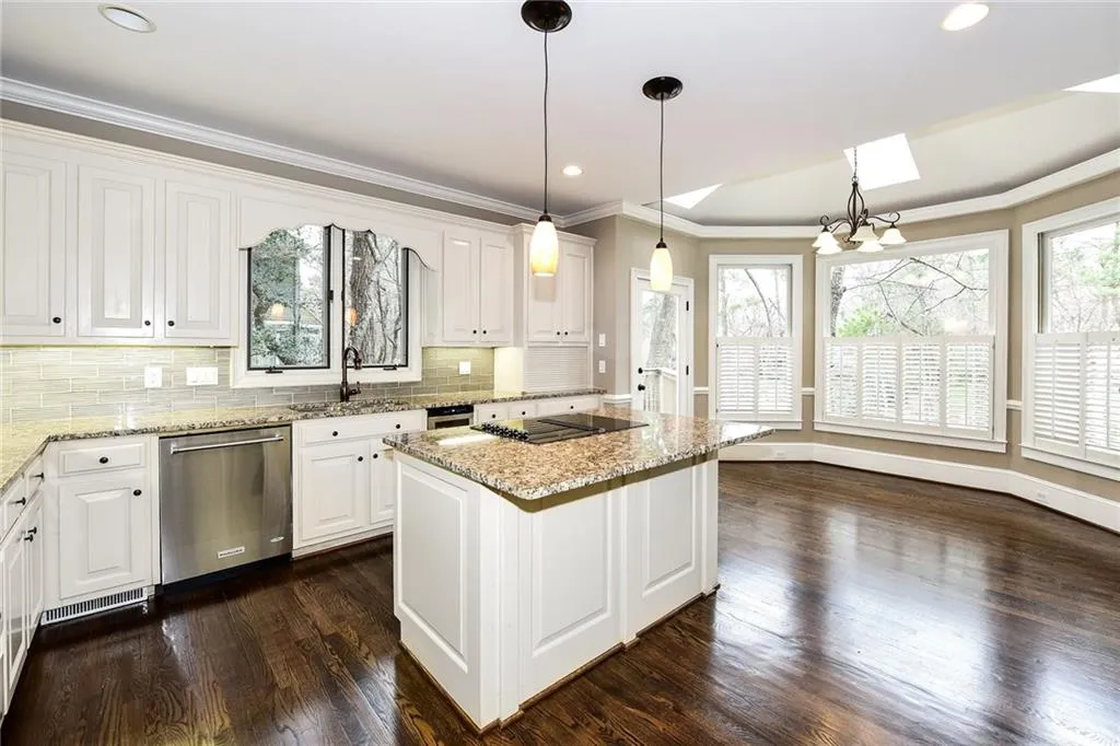 130 Grogans Lake Drive, Sandy Springs, Georgia 30350, 6 Bedrooms Bedrooms, ,5 BathroomsBathrooms,Residential,Sold,130 Grogans Lake Drive,5641706