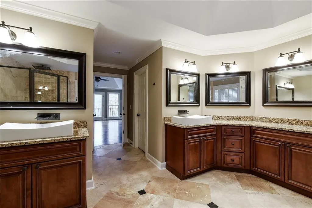 130 Grogans Lake Drive, Sandy Springs, Georgia 30350, 6 Bedrooms Bedrooms, ,5 BathroomsBathrooms,Residential,Sold,130 Grogans Lake Drive,5641706