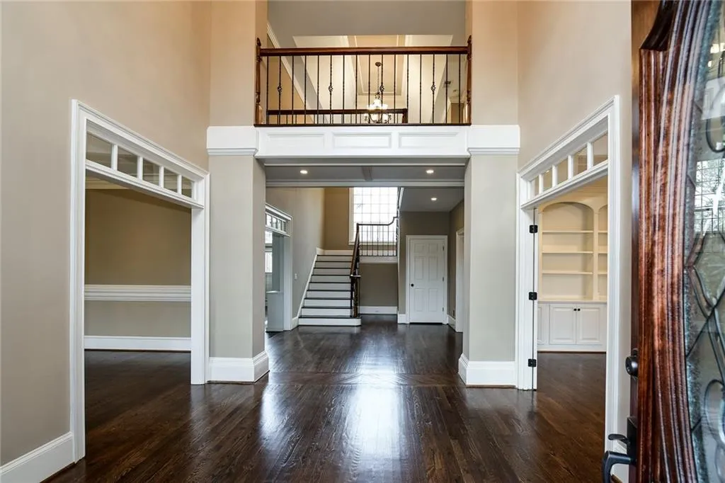 130 Grogans Lake Drive, Sandy Springs, Georgia 30350, 6 Bedrooms Bedrooms, ,5 BathroomsBathrooms,Residential,Sold,130 Grogans Lake Drive,5641706