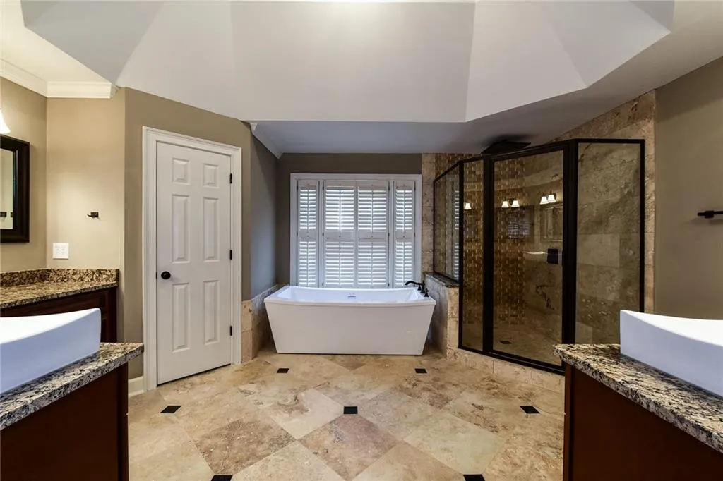 130 Grogans Lake Drive, Sandy Springs, Georgia 30350, 6 Bedrooms Bedrooms, ,5 BathroomsBathrooms,Residential,Sold,130 Grogans Lake Drive,5641706