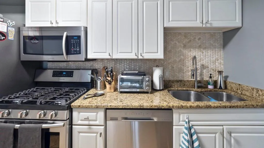 6980 Roswell Road Unit L7, Atlanta, Georgia 30328, 1 Bedroom Bedrooms, ,1 BathroomBathrooms,Residential,Sold,6980 Roswell Road Unit L7,6738839