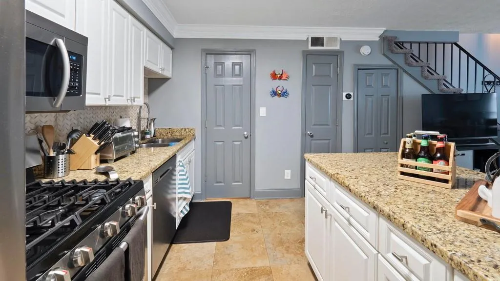 6980 Roswell Road Unit L7, Atlanta, Georgia 30328, 1 Bedroom Bedrooms, ,1 BathroomBathrooms,Residential,Sold,6980 Roswell Road Unit L7,6738839