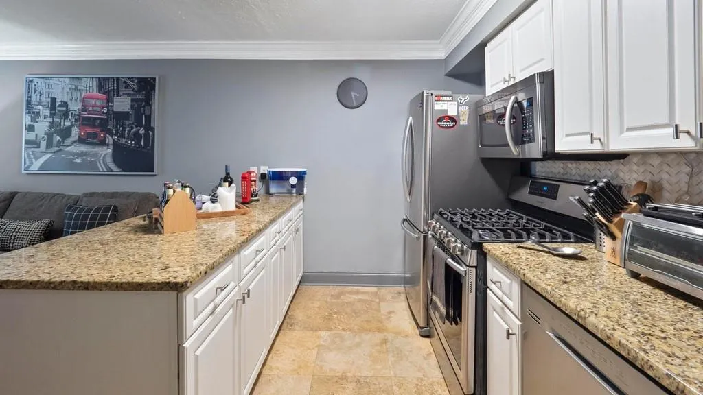 6980 Roswell Road Unit L7, Atlanta, Georgia 30328, 1 Bedroom Bedrooms, ,1 BathroomBathrooms,Residential,Sold,6980 Roswell Road Unit L7,6738839