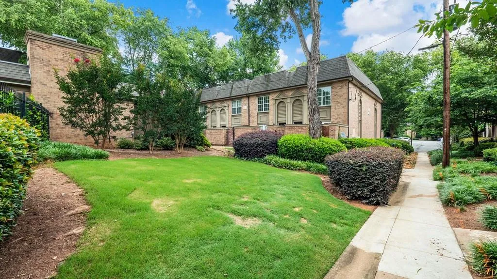 6980 Roswell Road Unit L7, Atlanta, Georgia 30328, 1 Bedroom Bedrooms, ,1 BathroomBathrooms,Residential,Sold,6980 Roswell Road Unit L7,6738839