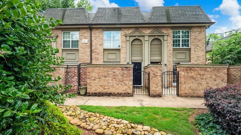 6980 Roswell Road Unit L7, Atlanta, Georgia 30328, 1 Bedroom Bedrooms, ,1 BathroomBathrooms,Residential,Sold,6980 Roswell Road Unit L7,6738839