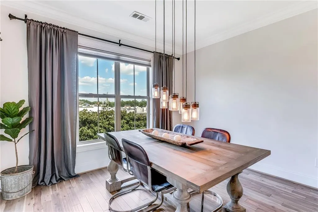 297 Le Gran Bend Ne, Atlanta, Georgia 30328, 2 Bedrooms Bedrooms, ,2 BathroomsBathrooms,Residential,Sold,297 Le Gran Bend Ne,6041337