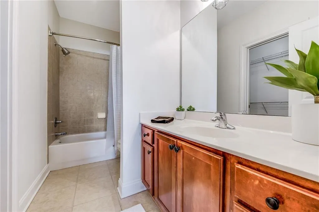 297 Le Gran Bend Ne, Atlanta, Georgia 30328, 2 Bedrooms Bedrooms, ,2 BathroomsBathrooms,Residential,Sold,297 Le Gran Bend Ne,6041337