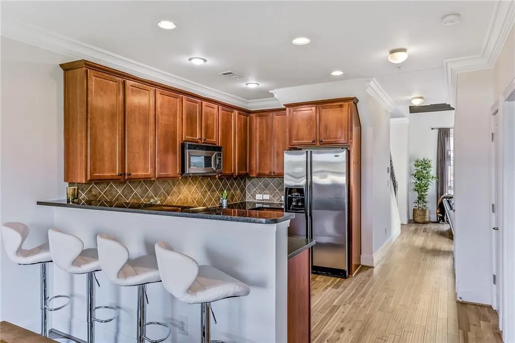 297 Le Gran Bend Ne, Atlanta, Georgia 30328, 2 Bedrooms Bedrooms, ,2 BathroomsBathrooms,Residential,Sold,297 Le Gran Bend Ne,6041337