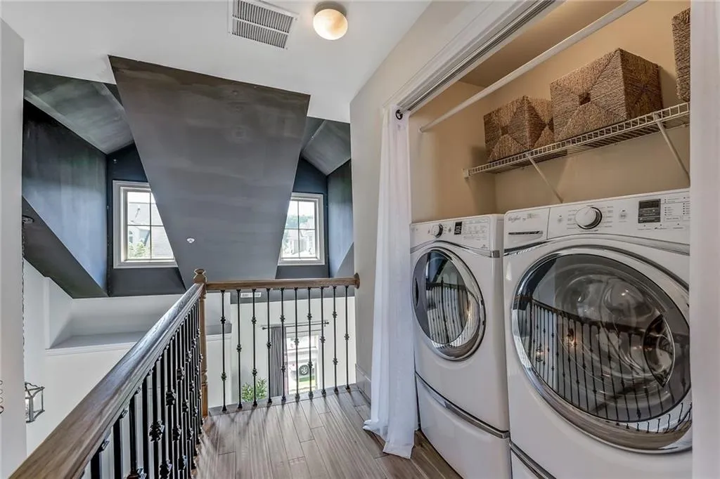 297 Le Gran Bend Ne, Atlanta, Georgia 30328, 2 Bedrooms Bedrooms, ,2 BathroomsBathrooms,Residential,Sold,297 Le Gran Bend Ne,6041337