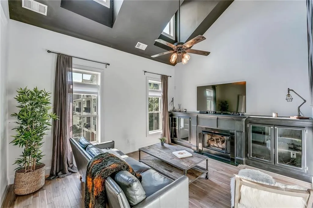 297 Le Gran Bend Ne, Atlanta, Georgia 30328, 2 Bedrooms Bedrooms, ,2 BathroomsBathrooms,Residential,Sold,297 Le Gran Bend Ne,6041337