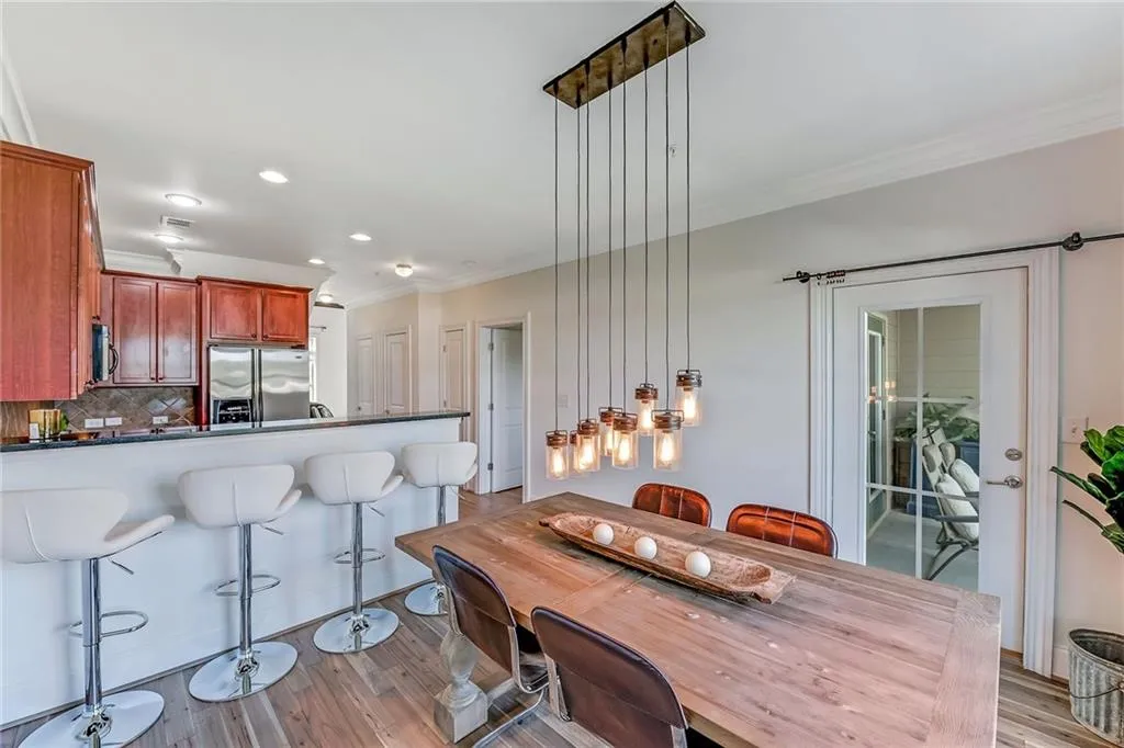 297 Le Gran Bend Ne, Atlanta, Georgia 30328, 2 Bedrooms Bedrooms, ,2 BathroomsBathrooms,Residential,Sold,297 Le Gran Bend Ne,6041337