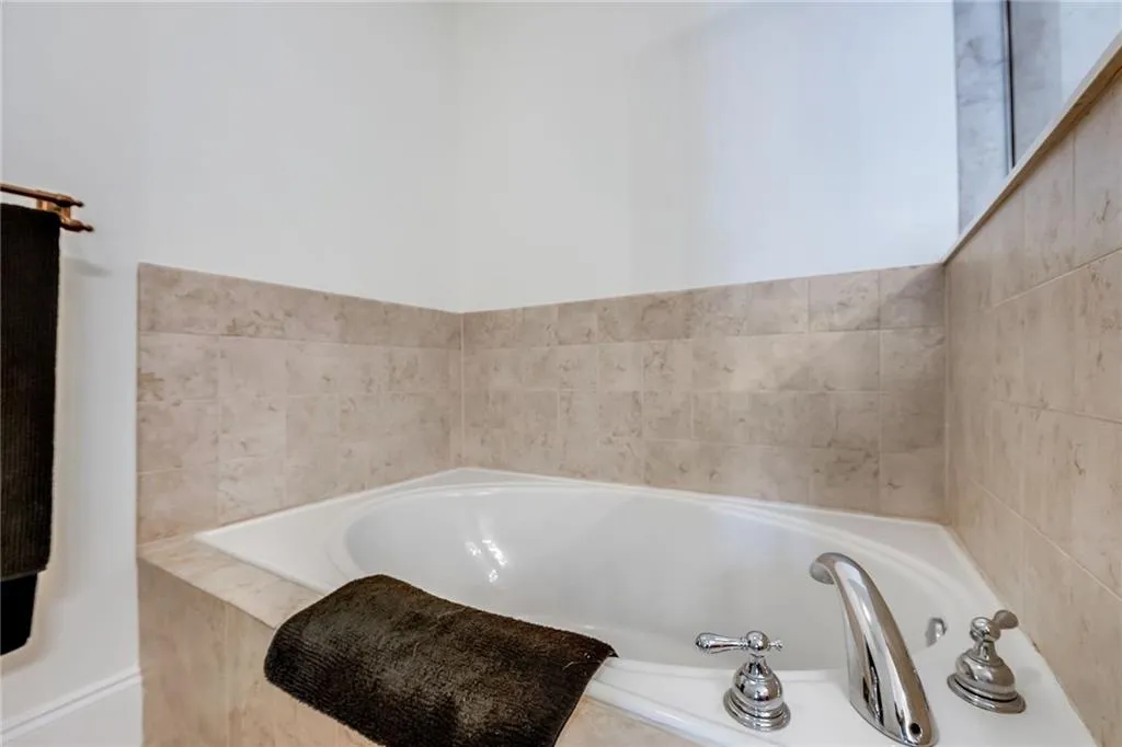 297 Le Gran Bend Ne, Atlanta, Georgia 30328, 2 Bedrooms Bedrooms, ,2 BathroomsBathrooms,Residential,Sold,297 Le Gran Bend Ne,6041337
