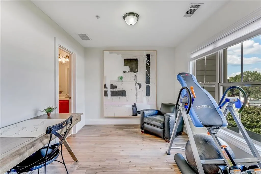 297 Le Gran Bend Ne, Atlanta, Georgia 30328, 2 Bedrooms Bedrooms, ,2 BathroomsBathrooms,Residential,Sold,297 Le Gran Bend Ne,6041337