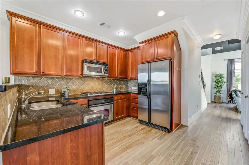 297 Le Gran Bend Ne, Atlanta, Georgia 30328, 2 Bedrooms Bedrooms, ,2 BathroomsBathrooms,Residential,Sold,297 Le Gran Bend Ne,6041337