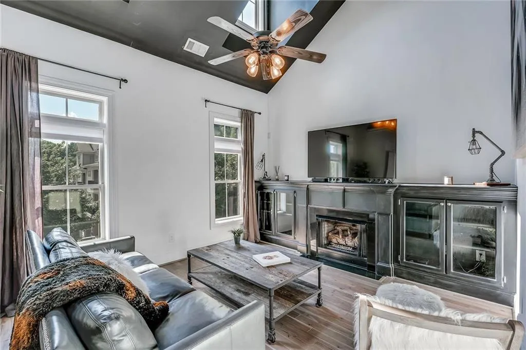 297 Le Gran Bend Ne, Atlanta, Georgia 30328, 2 Bedrooms Bedrooms, ,2 BathroomsBathrooms,Residential,Sold,297 Le Gran Bend Ne,6041337