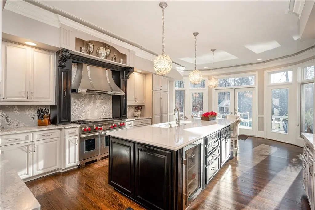 5040 Northside Drive, Atlanta, Georgia 30327, 7 Bedrooms Bedrooms, ,7 BathroomsBathrooms,Residential,Sold,5040 Northside Drive,6835146