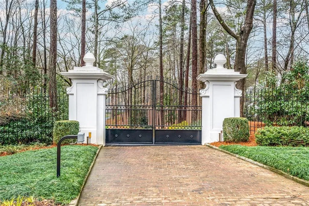 5040 Northside Drive, Atlanta, Georgia 30327, 7 Bedrooms Bedrooms, ,7 BathroomsBathrooms,Residential,Sold,5040 Northside Drive,6835146