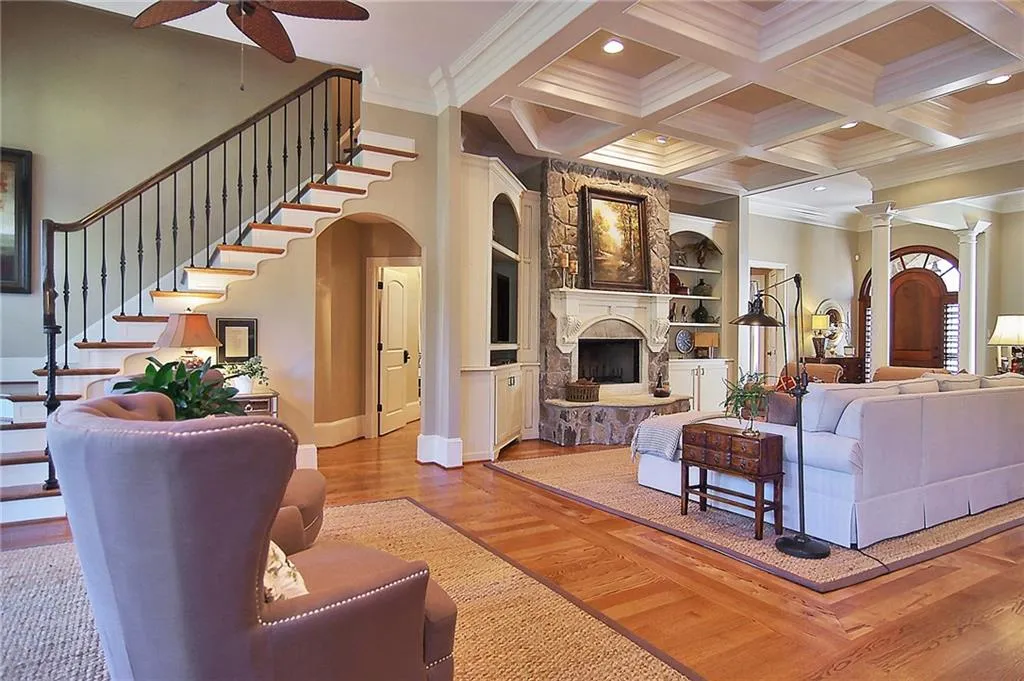 6239 Hunting Creek Road, Sandy Springs, Georgia 30328, 7 Bedrooms Bedrooms, ,5 BathroomsBathrooms,Residential,Sold,6239 Hunting Creek Road,5644650