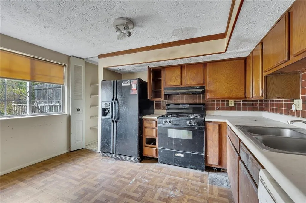 8846 Applegate Lane, Atlanta, Georgia 30350, 3 Bedrooms Bedrooms, ,2 BathroomsBathrooms,Residential,For Sale,8846 Applegate Lane,7741843