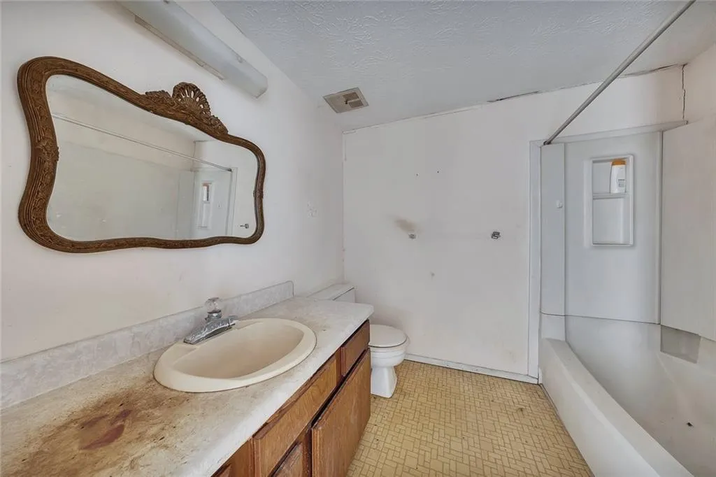 8846 Applegate Lane, Atlanta, Georgia 30350, 3 Bedrooms Bedrooms, ,2 BathroomsBathrooms,Residential,For Sale,8846 Applegate Lane,7741843