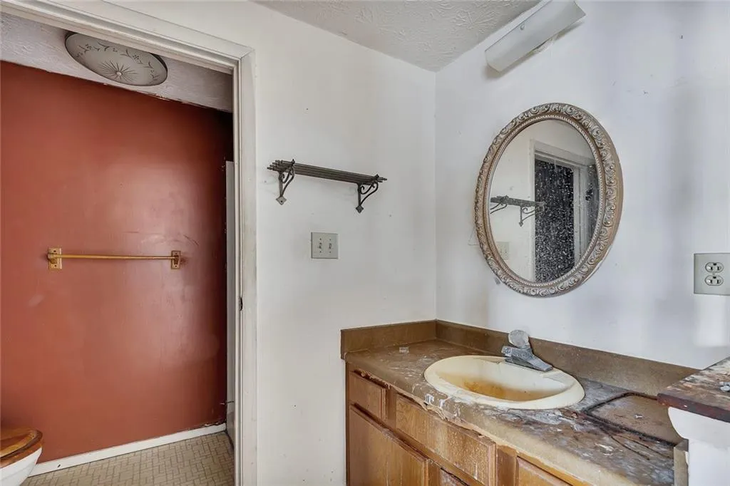8846 Applegate Lane, Atlanta, Georgia 30350, 3 Bedrooms Bedrooms, ,2 BathroomsBathrooms,Residential,For Sale,8846 Applegate Lane,7741843