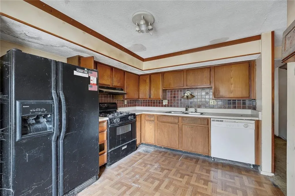 8846 Applegate Lane, Atlanta, Georgia 30350, 3 Bedrooms Bedrooms, ,2 BathroomsBathrooms,Residential,For Sale,8846 Applegate Lane,7741843