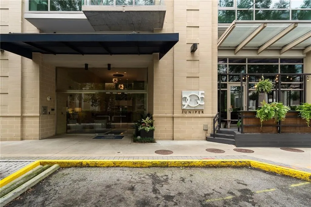 Entrance to property featuring uncovered parking