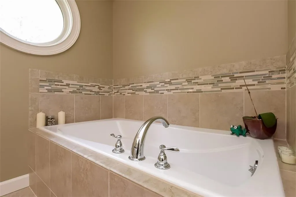 4 Westfair Court, Atlanta, Georgia 30328, 3 Bedrooms Bedrooms, ,2 BathroomsBathrooms,Residential,Sold,4 Westfair Court,5671475