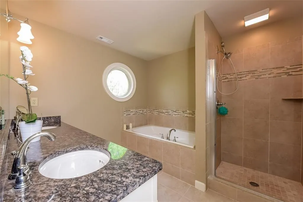 4 Westfair Court, Atlanta, Georgia 30328, 3 Bedrooms Bedrooms, ,2 BathroomsBathrooms,Residential,Sold,4 Westfair Court,5671475