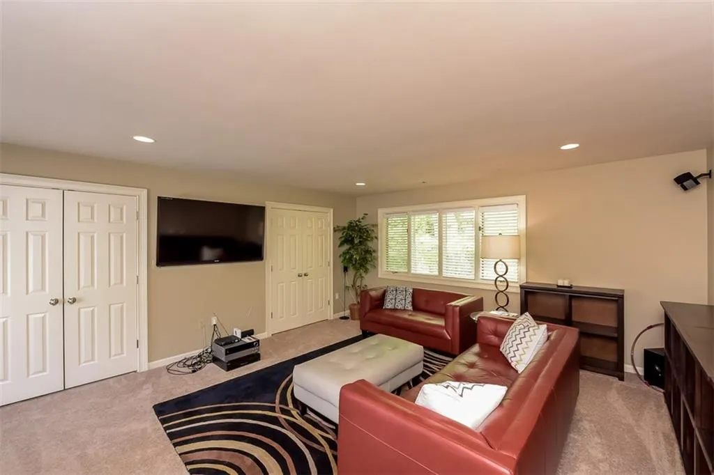 4 Westfair Court, Atlanta, Georgia 30328, 3 Bedrooms Bedrooms, ,2 BathroomsBathrooms,Residential,Sold,4 Westfair Court,5671475