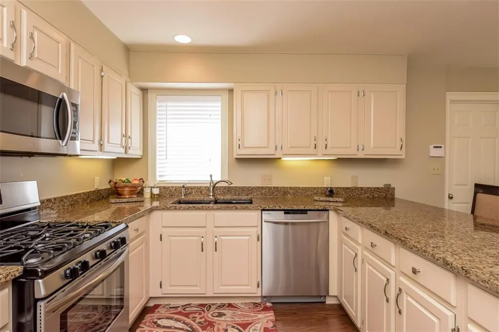 4 Westfair Court, Atlanta, Georgia 30328, 3 Bedrooms Bedrooms, ,2 BathroomsBathrooms,Residential,Sold,4 Westfair Court,5671475