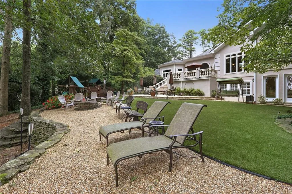8880 Huntcliff Trace, Sandy Springs, Georgia 30350, 4 Bedrooms Bedrooms, ,4 BathroomsBathrooms,Residential,Sold,8880 Huntcliff Trace,5903479
