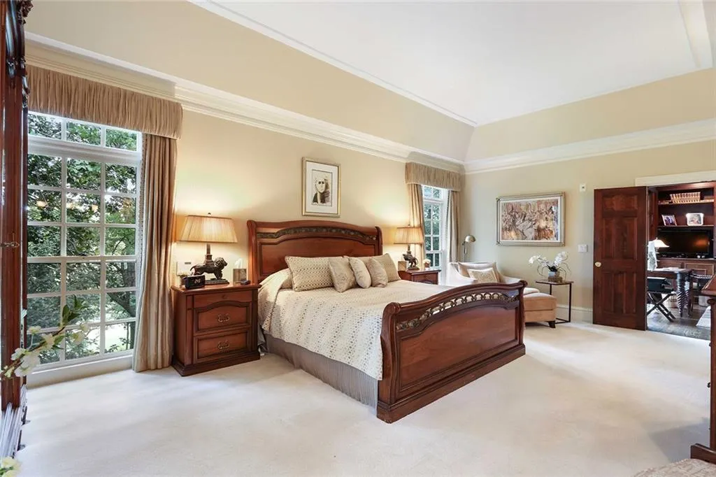 8880 Huntcliff Trace, Sandy Springs, Georgia 30350, 4 Bedrooms Bedrooms, ,4 BathroomsBathrooms,Residential,Sold,8880 Huntcliff Trace,5903479