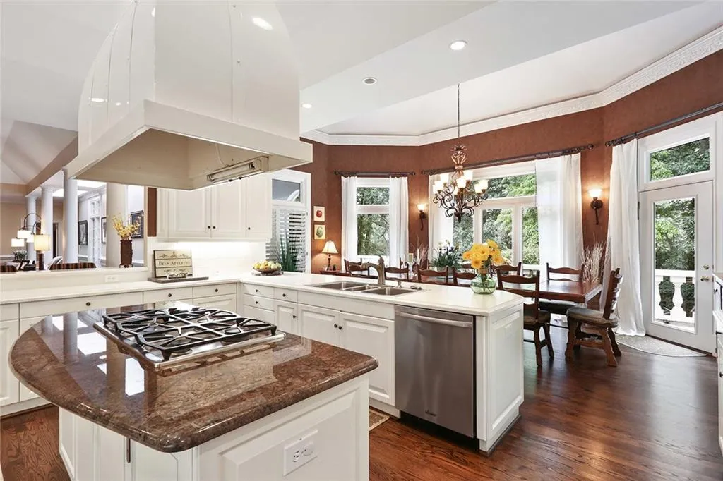 8880 Huntcliff Trace, Sandy Springs, Georgia 30350, 4 Bedrooms Bedrooms, ,4 BathroomsBathrooms,Residential,Sold,8880 Huntcliff Trace,5903479