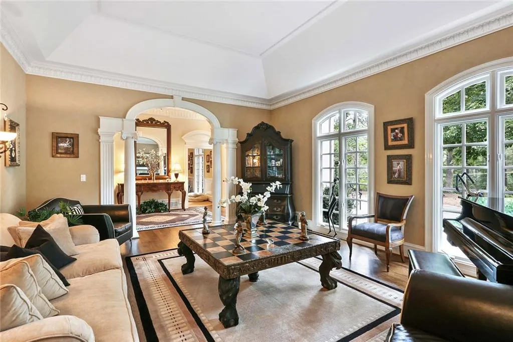 8880 Huntcliff Trace, Sandy Springs, Georgia 30350, 4 Bedrooms Bedrooms, ,4 BathroomsBathrooms,Residential,Sold,8880 Huntcliff Trace,5903479