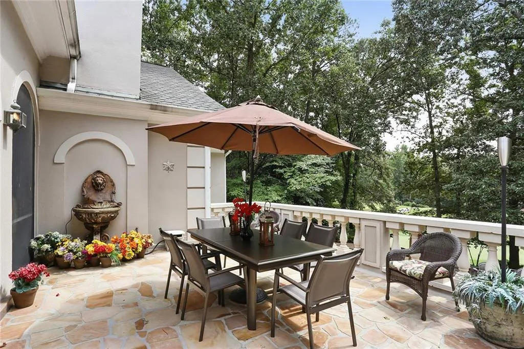8880 Huntcliff Trace, Sandy Springs, Georgia 30350, 4 Bedrooms Bedrooms, ,4 BathroomsBathrooms,Residential,Sold,8880 Huntcliff Trace,5903479
