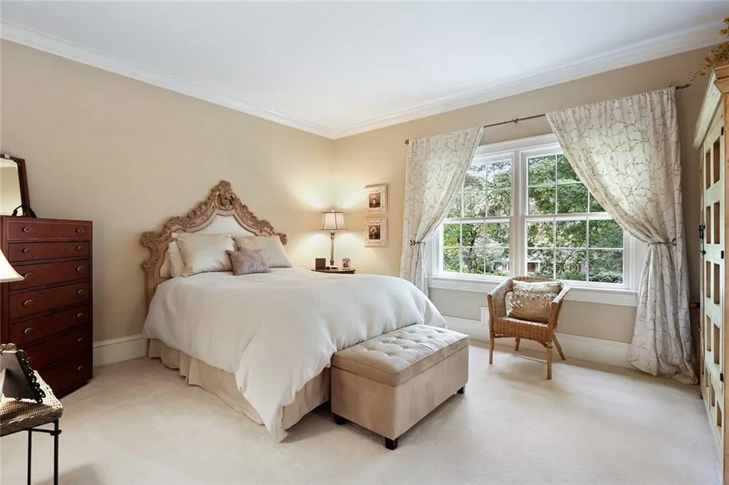8880 Huntcliff Trace, Sandy Springs, Georgia 30350, 4 Bedrooms Bedrooms, ,4 BathroomsBathrooms,Residential,Sold,8880 Huntcliff Trace,5903479