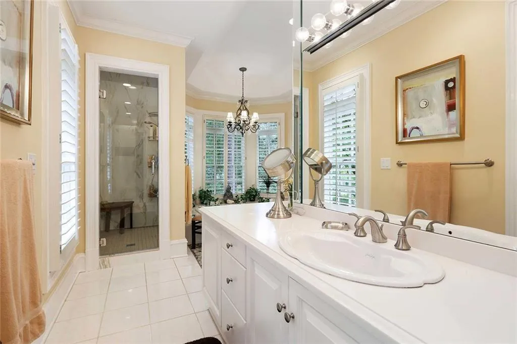 8880 Huntcliff Trace, Sandy Springs, Georgia 30350, 4 Bedrooms Bedrooms, ,4 BathroomsBathrooms,Residential,Sold,8880 Huntcliff Trace,5903479