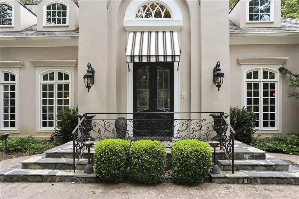 8880 Huntcliff Trace, Sandy Springs, Georgia 30350, 4 Bedrooms Bedrooms, ,4 BathroomsBathrooms,Residential,Sold,8880 Huntcliff Trace,5903479