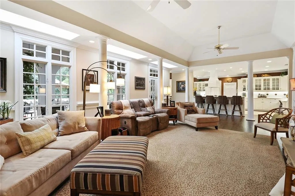 8880 Huntcliff Trace, Sandy Springs, Georgia 30350, 4 Bedrooms Bedrooms, ,4 BathroomsBathrooms,Residential,Sold,8880 Huntcliff Trace,5903479