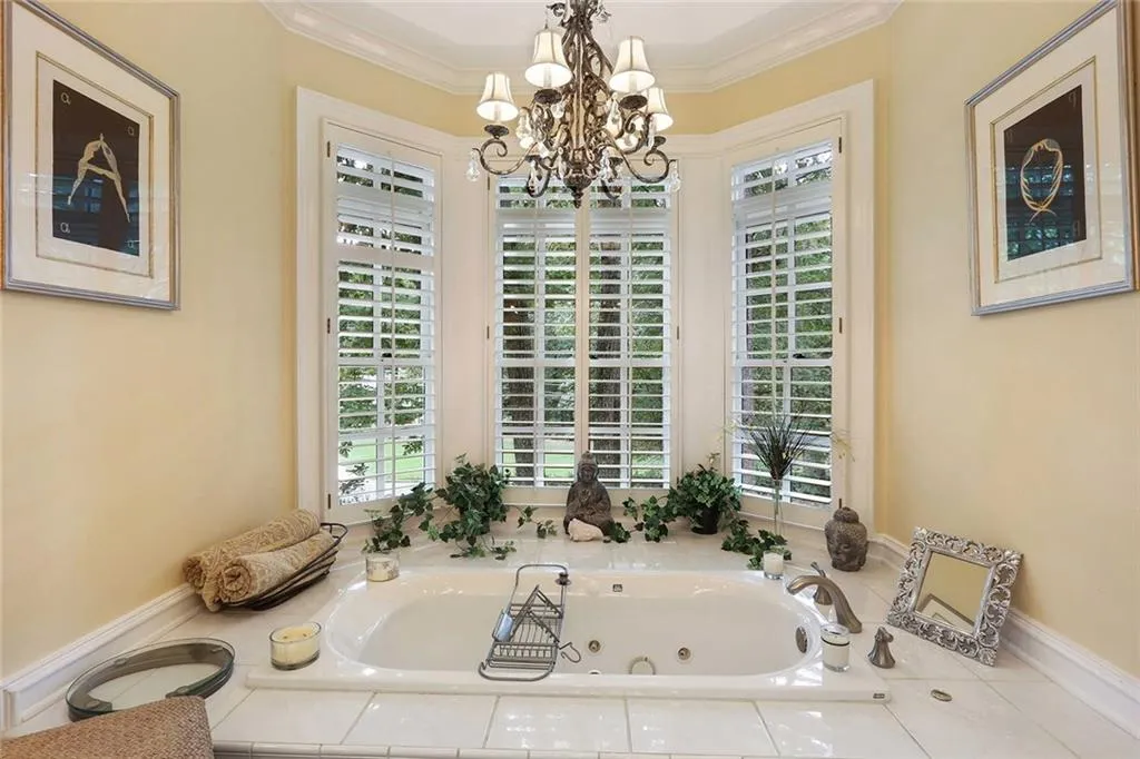 8880 Huntcliff Trace, Sandy Springs, Georgia 30350, 4 Bedrooms Bedrooms, ,4 BathroomsBathrooms,Residential,Sold,8880 Huntcliff Trace,5903479