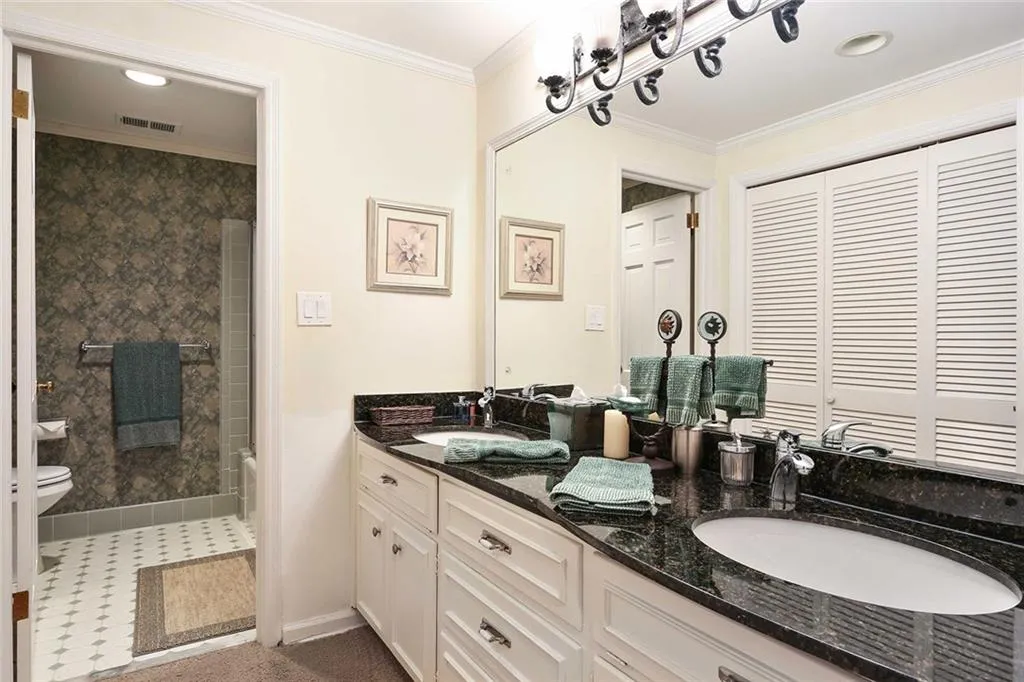 8880 Huntcliff Trace, Sandy Springs, Georgia 30350, 4 Bedrooms Bedrooms, ,4 BathroomsBathrooms,Residential,Sold,8880 Huntcliff Trace,5903479