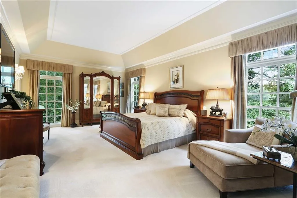 8880 Huntcliff Trace, Sandy Springs, Georgia 30350, 4 Bedrooms Bedrooms, ,4 BathroomsBathrooms,Residential,Sold,8880 Huntcliff Trace,5903479